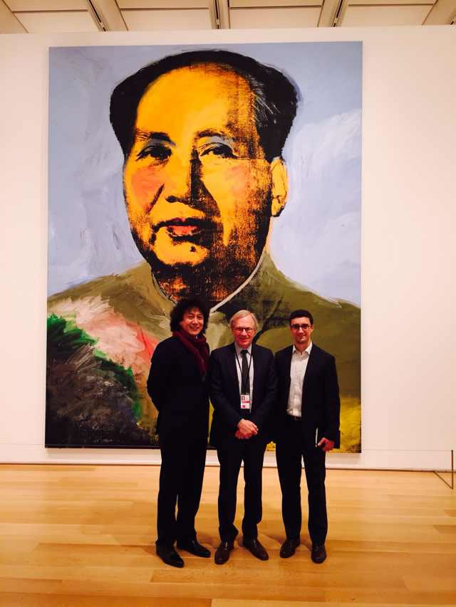 芝加哥艺术工业艺术学院院长戴维和芝加哥政府人员以及ETW创始人在芝加哥工业艺术博物馆的中国馆前